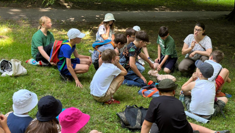 Piknik klasy 4c w Parku Decjusza z mini kursem pierwszej pomocy
