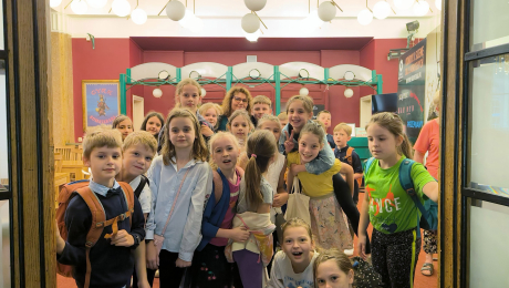 Wyjście kółka teatralnego kl. 1-3 do Teatru Groteska