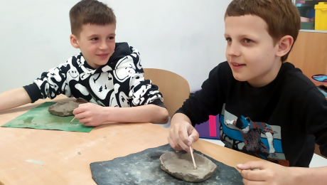 Zajęcia ceramiczne w klasach trzecich