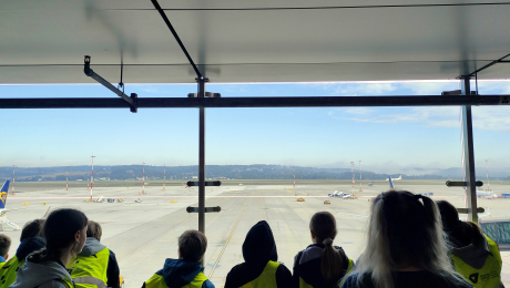 5a odwiedziła Centrum Edukacji Lotniczej Kraków Airport